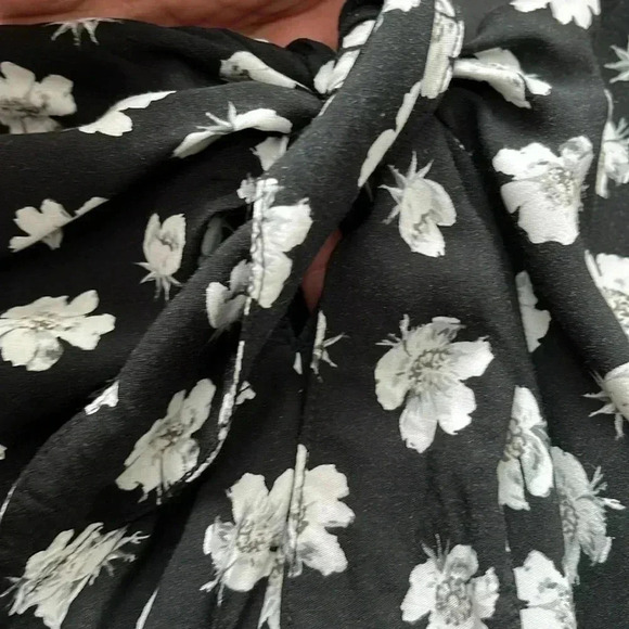 [M]Abercrombie&Fitch  White Floral Viscose Romper - Picture 3 of 9